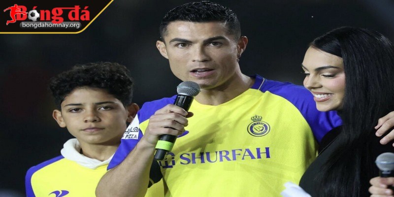 Khi đủ 15 tuổi con trai CR7 sẽ có thể được triệu tập lên đội tuyển trẻ nếu cậu muốn theo đuổi sự nghiệp của bố 1 Cristiano Ronaldo Jr. được đôn lên đội U.15 Al Nassr