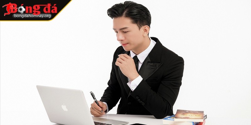 Tác giả Hoàng Lâm 2 Tác giả Hoàng Lâm dành cả thanh xuân của mình để nghiên cứu kèo bóng