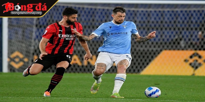 AC Milan tiếp tục cuộc đua Scudetto với chiến thắng 2-0 trước Lazio 2 Thất bại của các đối thủ bám đuổi phía sau càng giúp Milan củng cố vị trí