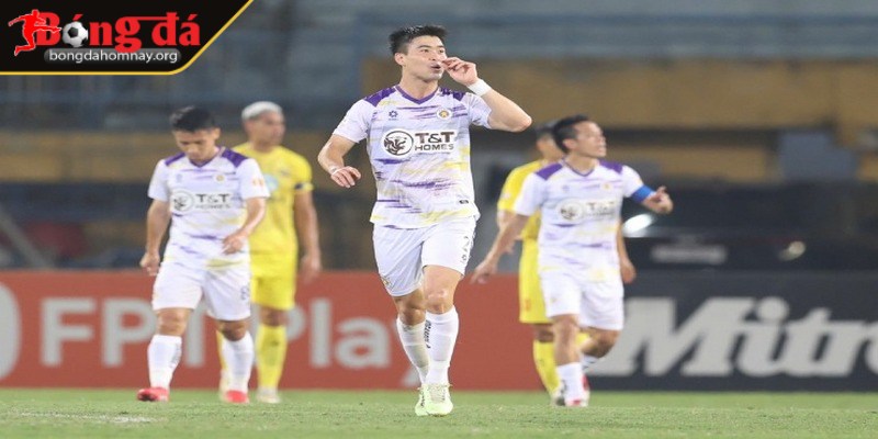 Hà Nội FC đã có chiến thắng tưng bừng trước Thanh Hóa, tiếp tục bám đuổi ngôi đầu bảng xếp hạng V.League 2024/25 1 Hà Nội FC áp đảo ngay từ tiếng còi khai cuộc