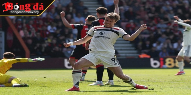 Manchester United hòa Bournemouth 1-1 nhờ bàn thắng muộn của Rasmus Hojlund 3 Chạy đua khốc liệt giành vé dự Champions League