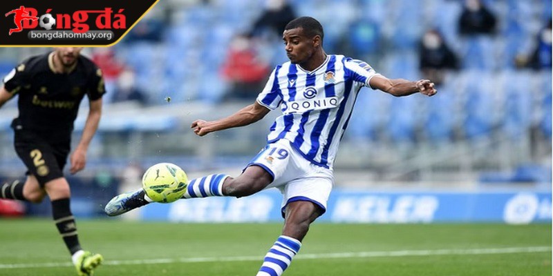 Nhận định Alaves vs Sociedad (02:30 - 24/04, vòng 33 La Liga) 1 Alaves lối chơi phòng ngự phản công