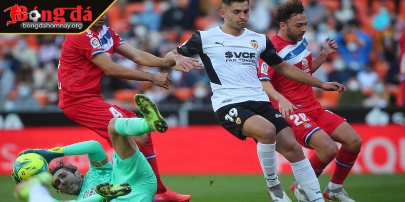 Nhận định Valencia vs Espanyol (00:00 - 23/04, vòng 33 La Liga) 3 Hiệp 2: Gia tăng áp lực và tìm kiếm bàn thắng