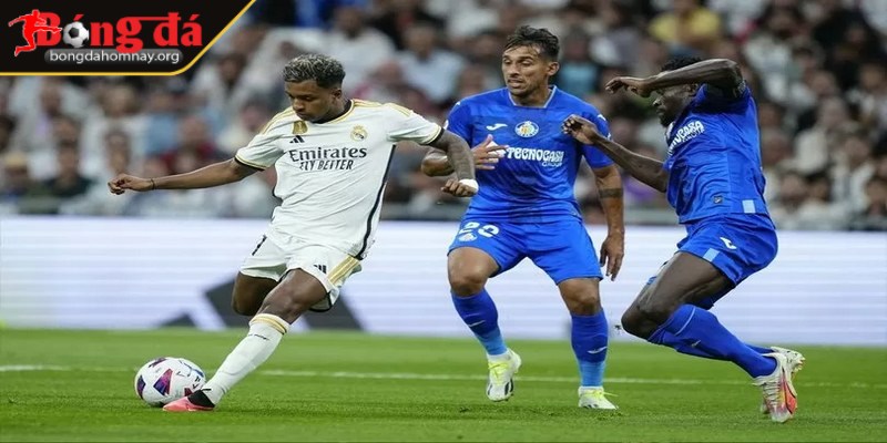 Real Madrid duy trì phong độ ổn định, đánh bại Getafe 2-0 tại La Liga 1 Real Madrid đã nhanh chóng thiết lập thế trận tấn công áp đảo