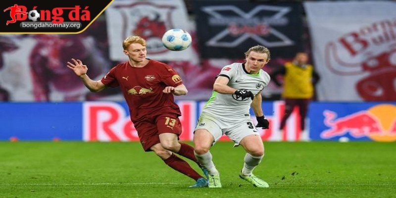 RB Leipzig vs Holstein Kiel (20:30 - 19/04, Bundesliga) - Dự đoán tỷ số: Leipzig thắng 3-0, kèo chấp 1.5 2 Leipzig sớm dồn ép đối thủ ngay khi tiếng còi khai cuộc vừa vang lên