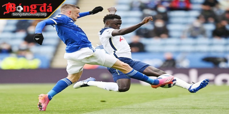 Tottenham Hotspur giành 3 điểm quan trọng trước Leicester City với tỷ số 3-1 1 Harry Kane nhanh chóng có mặt đúng vị trí để dứt điểm cận thành